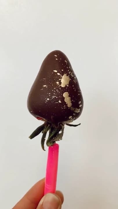 Divine Barrel Brewing : Chocolate Dipped Strawberries