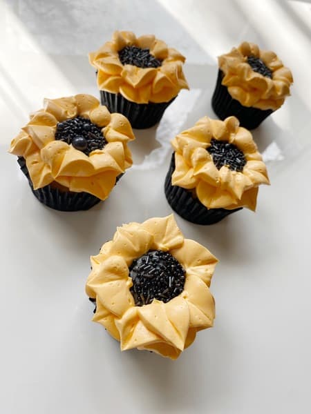 Sunflower Cupcakes | Pre Cake Decorating 