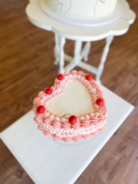 Y2K Style Heart Cake 
