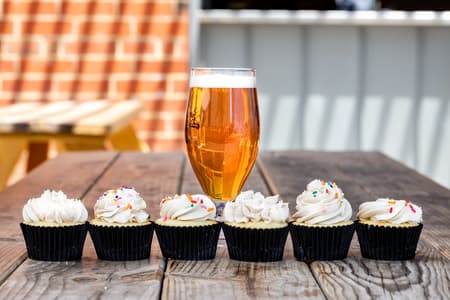 Divine Barrel Brewing : Buttercream Piping 