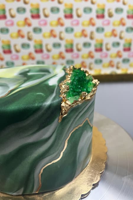 Cake Level 1 : Marbled Fondant Geode Cake